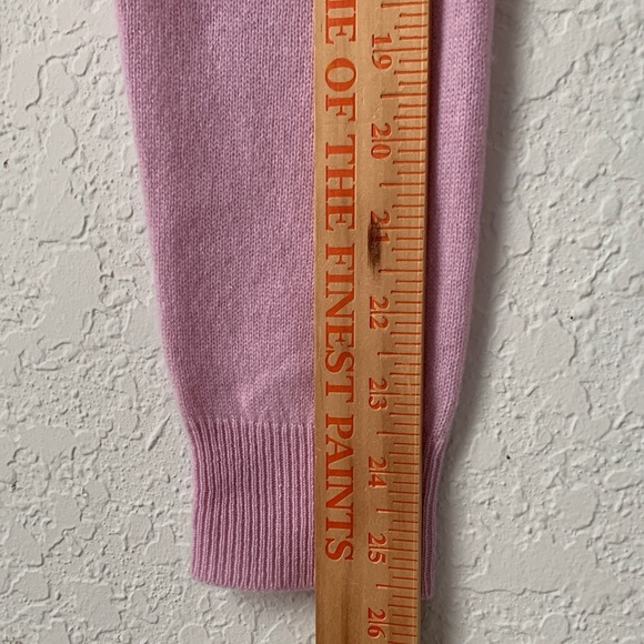 Lord & Taylor Cashmere Light Violet V-Neck Long Sleeve Women’s Sweater Size M - Picture 5 of 8